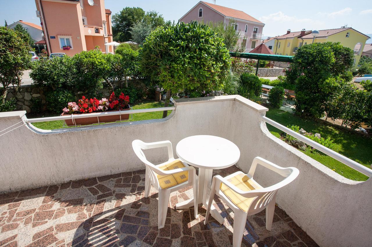 Apartment Smiljana Кърк Екстериор снимка